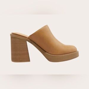 NWOT Universal Thread Tess Platform Heel Mule
